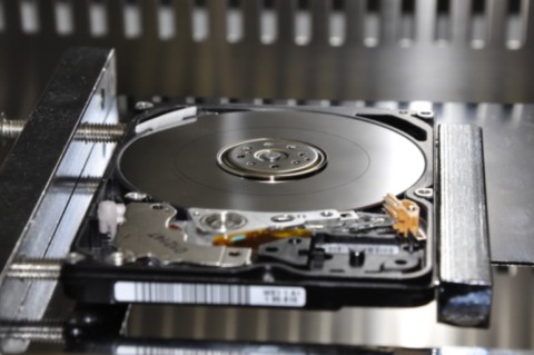 Hard disk con piatto rigato
